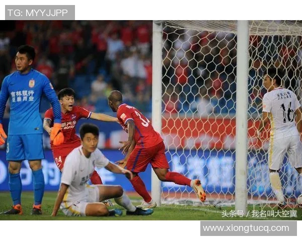 重庆斯威签下巴西国脚，引发球迷热议和期待