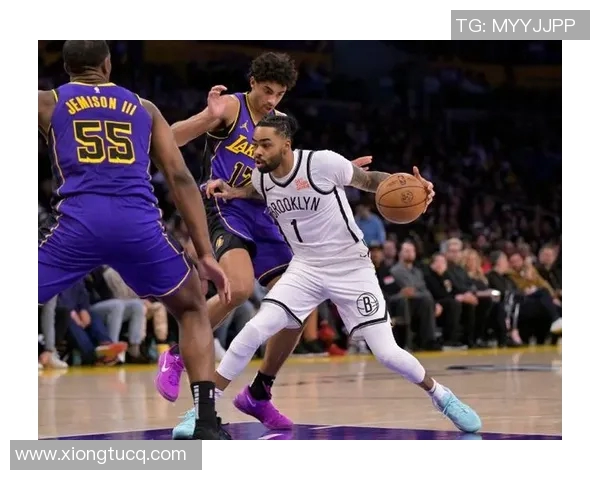 湖人对阵篮网精彩瞬间回顾图集展现比赛激烈氛围与球星风采